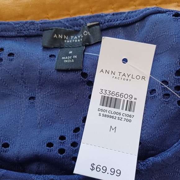 Ann Taylor Factory Size M Flutter Sleeve Eyelet Knit Top Tee Tunic Navy Blue NEW - Picture 5 of 8
